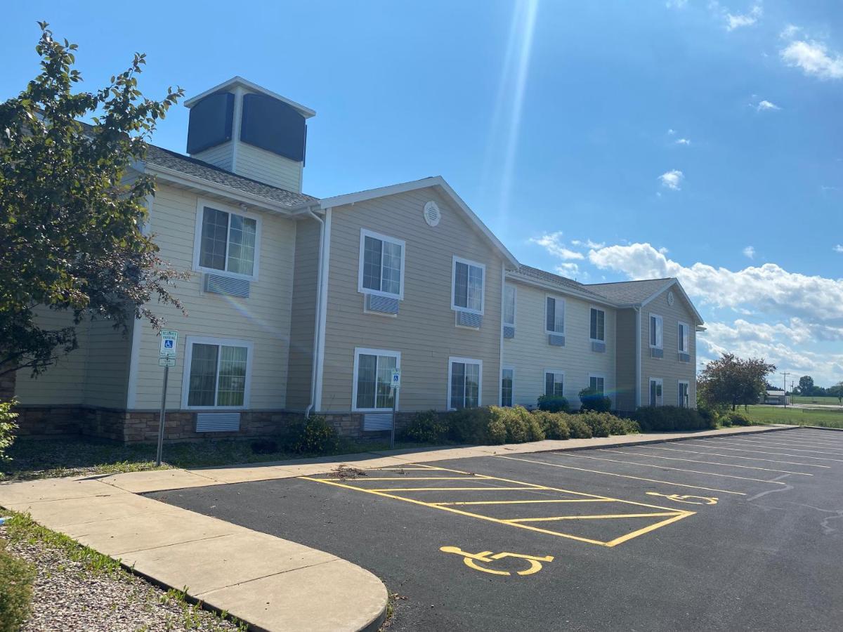 Americinn By Wyndham Oshkosh Exterior foto