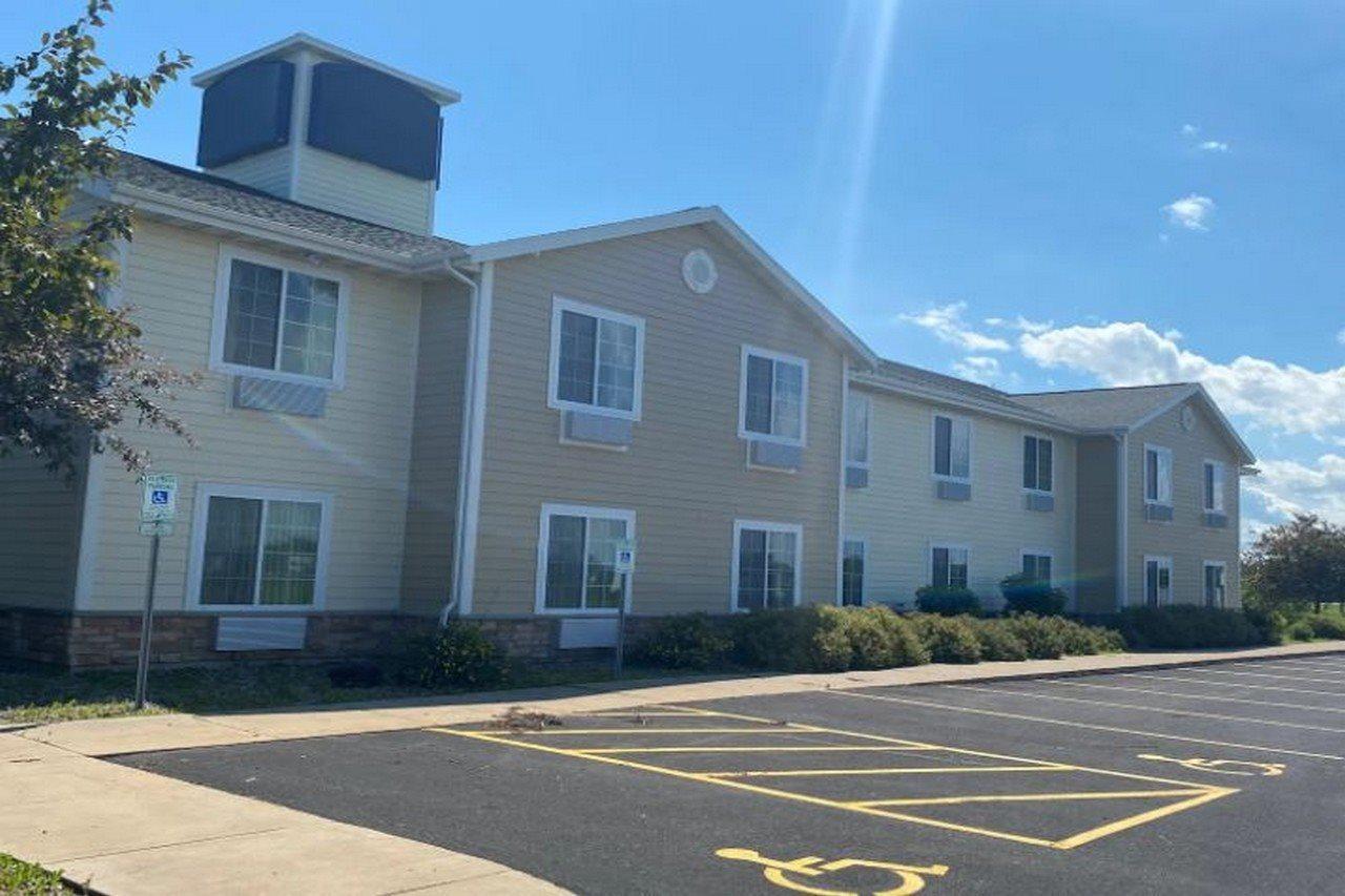 Americinn By Wyndham Oshkosh Exterior foto